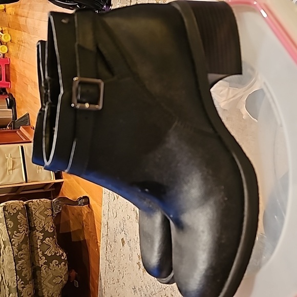 Rockport Womens Black Leather Ankle Boot 1.5" Heel - Picture 2 of 8